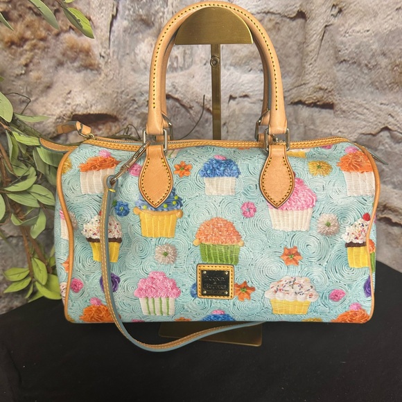 Dooney & Bourke Limited Edition Cupcake Teal IHandbag - Picture 1 of 4